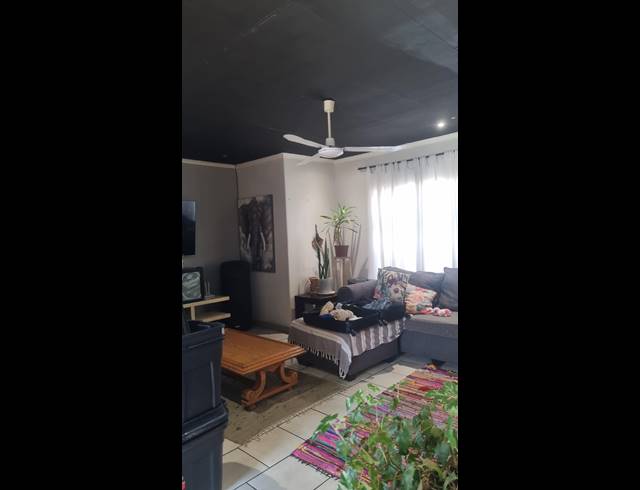 4 BEDROOM HOUSE FOR SALE IN BARRY HERTZOG PARK